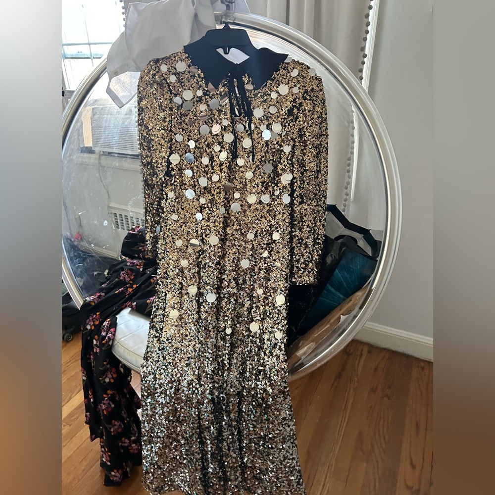 Badgley Mischka 
Collared Midi Dress in Sequin